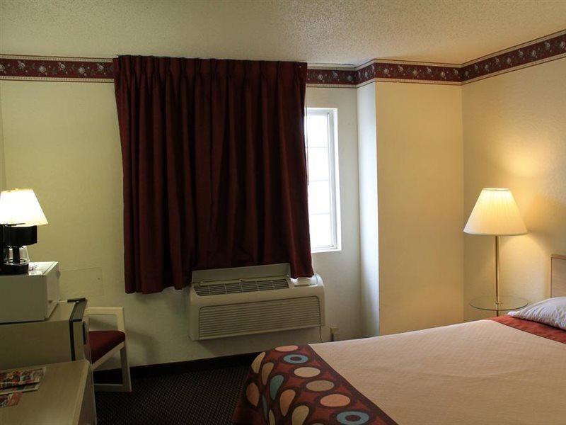 Отель Super 8 By Wyndham San Antonio/Fiesta Экстерьер фото