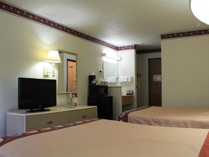 Отель Super 8 By Wyndham San Antonio/Fiesta Экстерьер фото