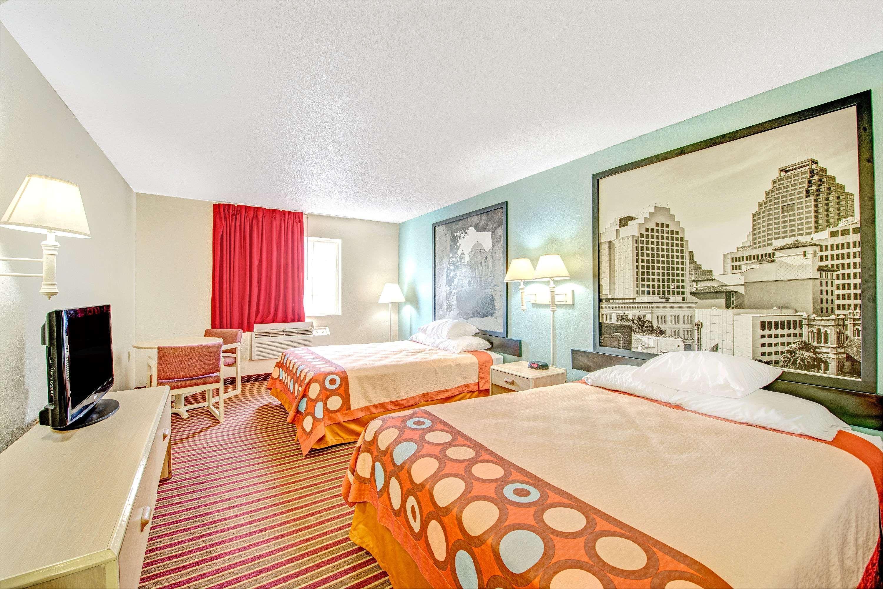 Отель Super 8 By Wyndham San Antonio/Fiesta Экстерьер фото