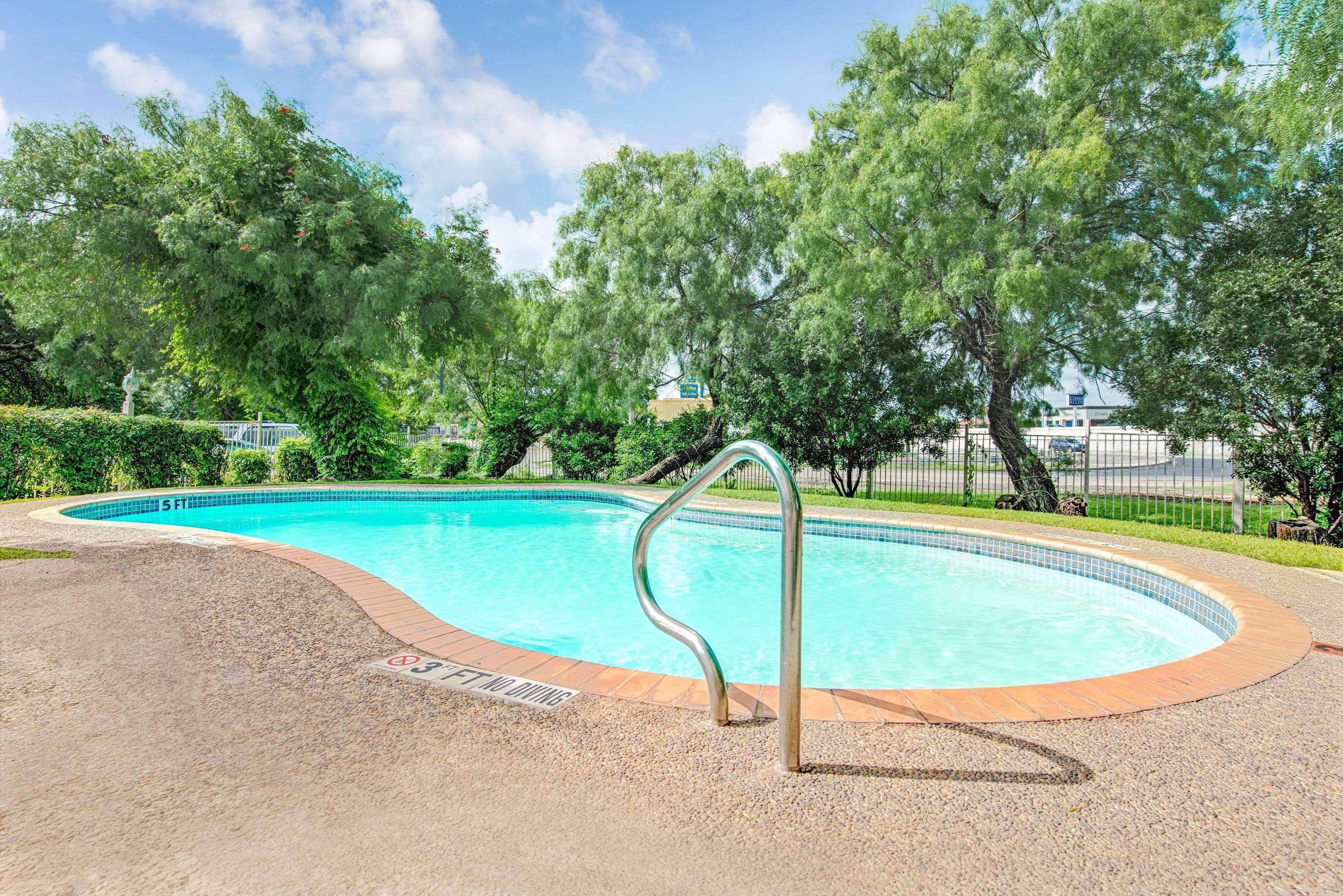 Отель Super 8 By Wyndham San Antonio/Fiesta Экстерьер фото