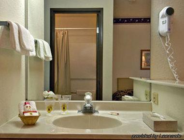 Отель Super 8 By Wyndham San Antonio/Fiesta Номер фото